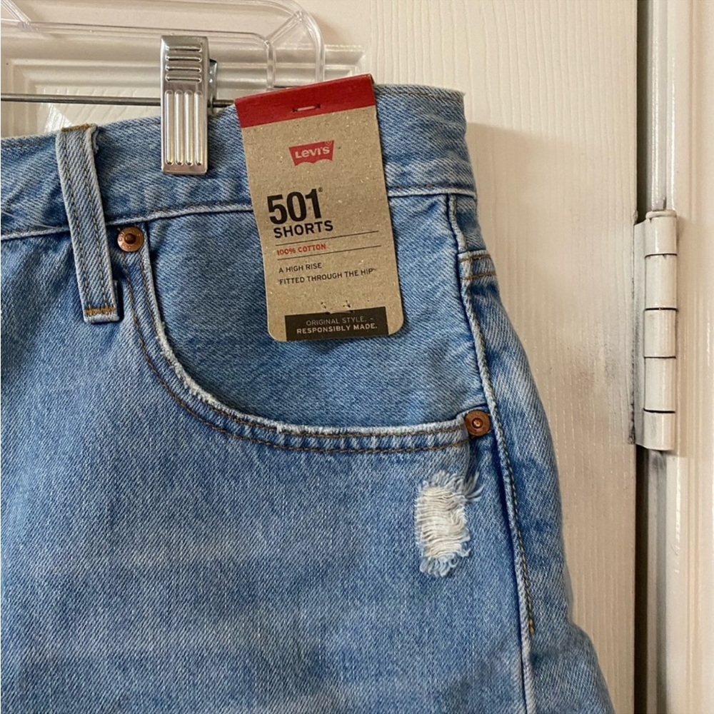 NWT! Levi's Premium 501® High Rise Button Fly Cotton Distressed Shorts Size 33” - Picture 3 of 16